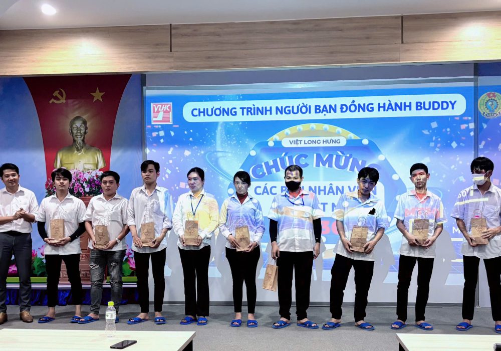 8. mr Tín trao giải 3